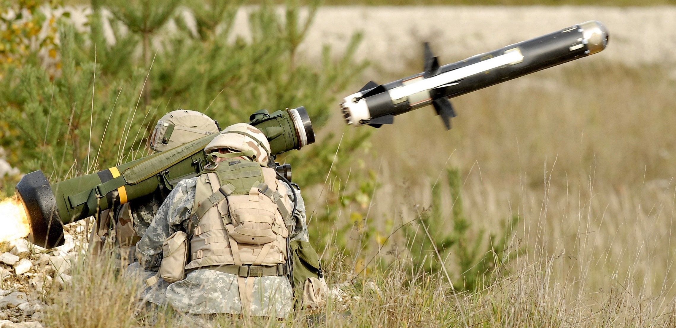 «Φωτιά» βάζει ο Μπάιντεν στην ανατ. Ευρώπη: Στέλνει χιλιάδες αντιαρματικούς πυραύλους και UAV  στην Ουκρανία