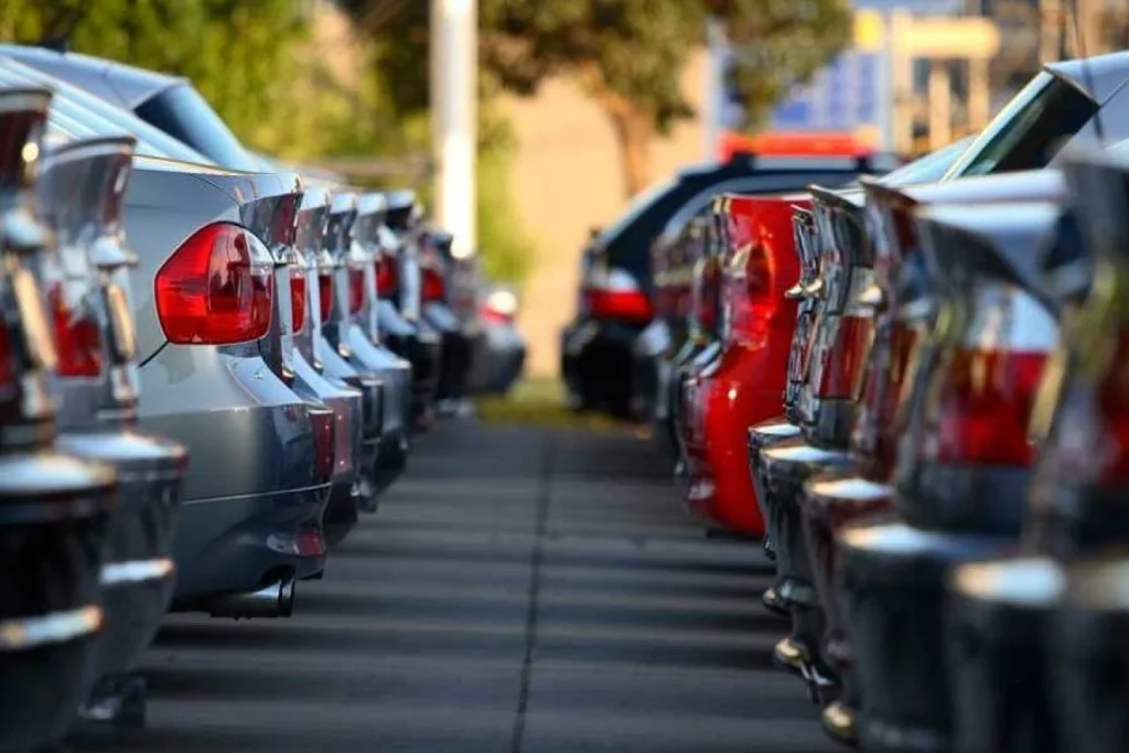 Στο «σφυρί» εκατοντάδες οχήματα με τιμή εκκίνησης από 300 ευρώ