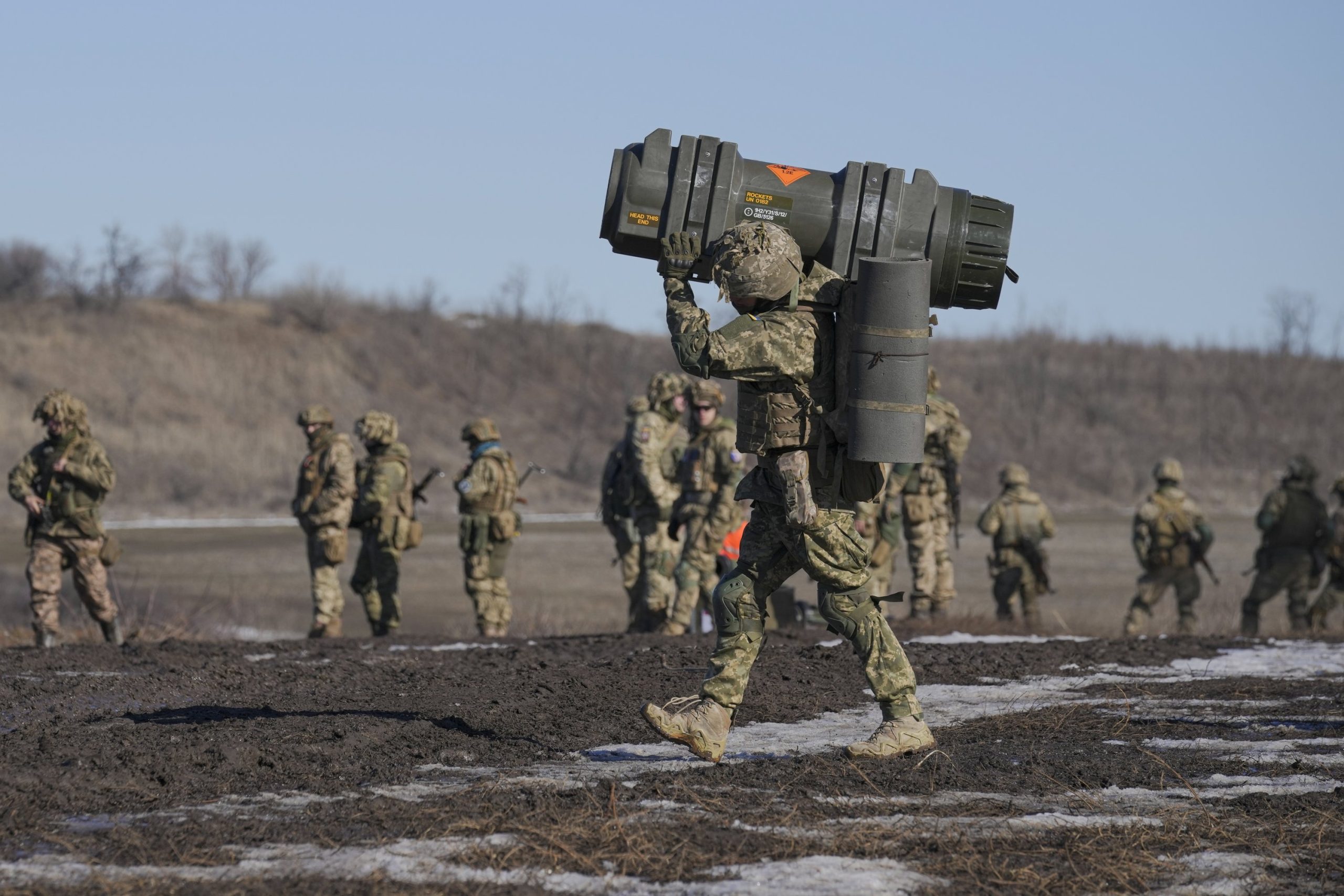 Οι FT λένε τώρα ότι η Ρωσία «μαζεύει στρατό για νέα επίθεση»