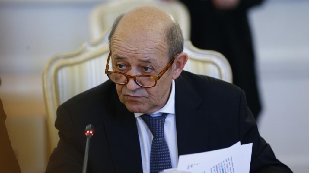 Γάλλος ΥΠΕΞ: «Η Ρωσία προσποιείται ότι διαπραγματεύεται με την Ουκρανία»