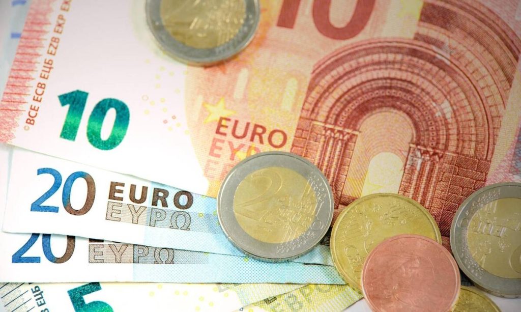 Επίδομα Πάσχα σε ευάλωτα νοικοκυριά και συνταξιούχους – Αναλυτικά οι δικαιούχοι των 200 ευρώ