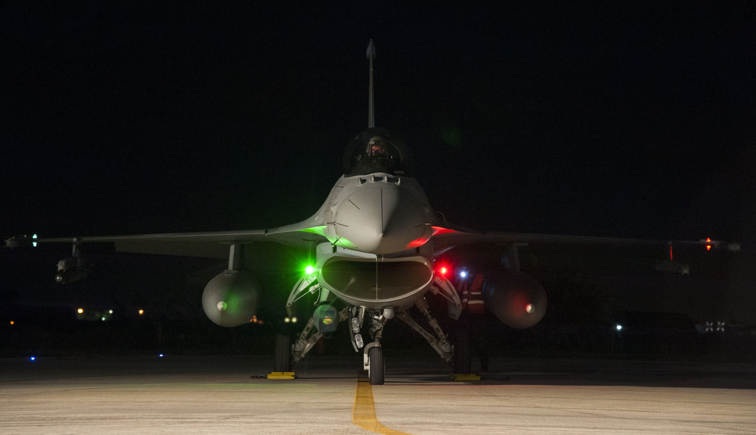 Νυχτερινή εισβολή από 8 τουρκικά F-16 στο Αιγαίο για πρώτη φορά – Τι συμβαίνει;