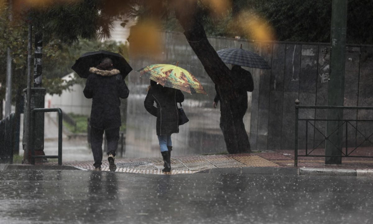 Καιρός: Καταιγίδες σχεδόν σε όλη τη χώρα σήμερα – Που θα χιονίσει