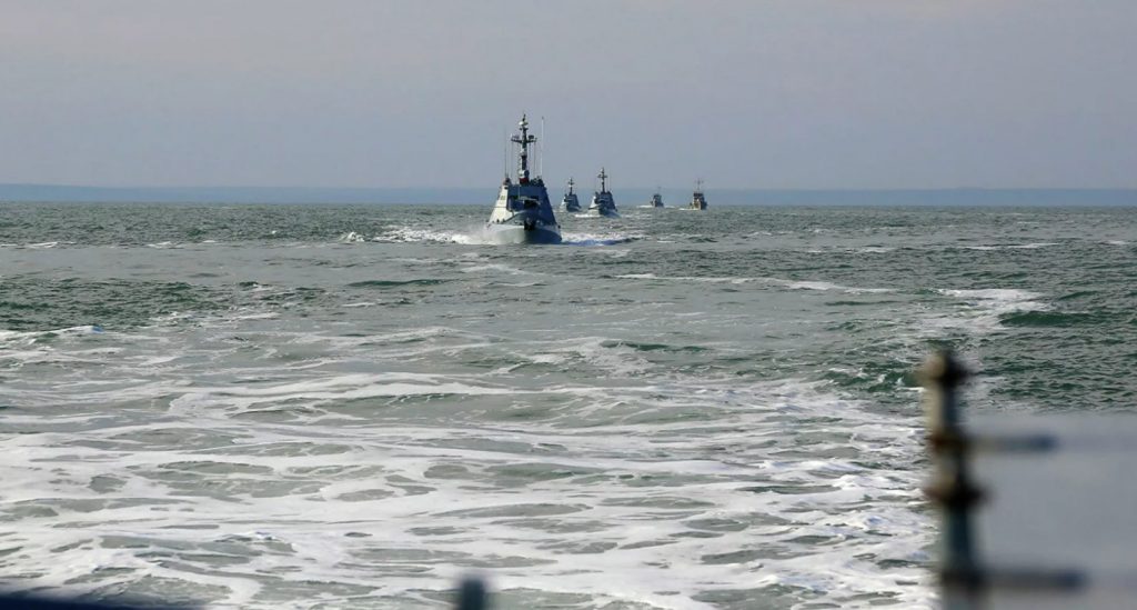 Τρία πλοία υπό σημαία Παναμά χτυπήθηκαν στη Μαύρη Θάλασσα – Το ένα βυθίστηκε