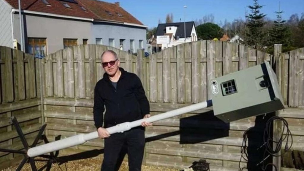 Πήρε τον νόμο… στα «χέρια» του: Αγανακτισμένος ιδιοκτήτης έβαλε ραντάρ ταχύτητας στην αυλή του σπιτιού του!