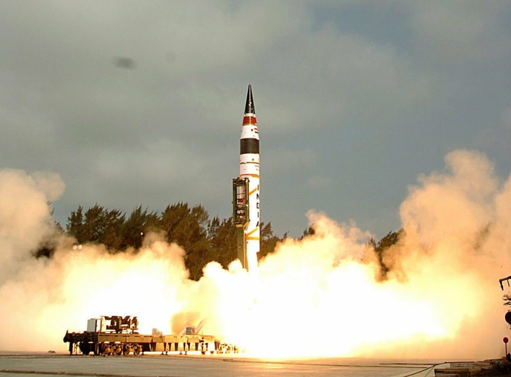 Bloomberg: «Σε πραγματικό εφιάλτη θα μπορούσε να είχε εξελιχθεί η κατά λάθος εκτόξευση πυραύλου από την Ινδία»