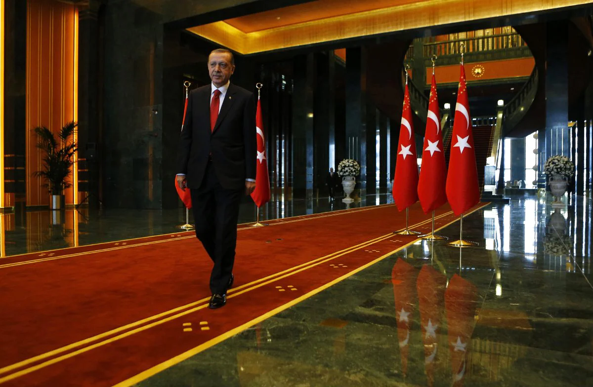 Yeni Safak: «Επιστρέφουν οι αυτοκρατορίες – Οι αδύναμοι αφανίζονται – Τουρκικός 21ος αιώνας»