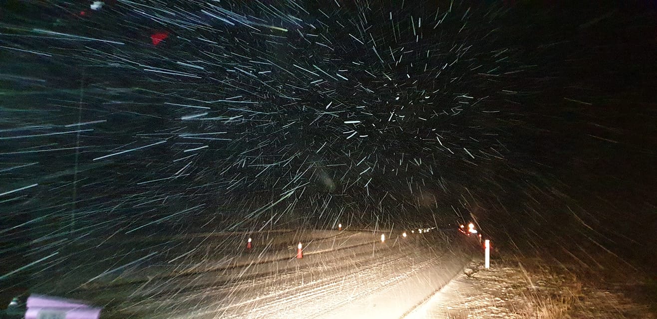 Καιρός: Χιονίζει σε αρκετές περιοχές της Αττικής (βίντεο)