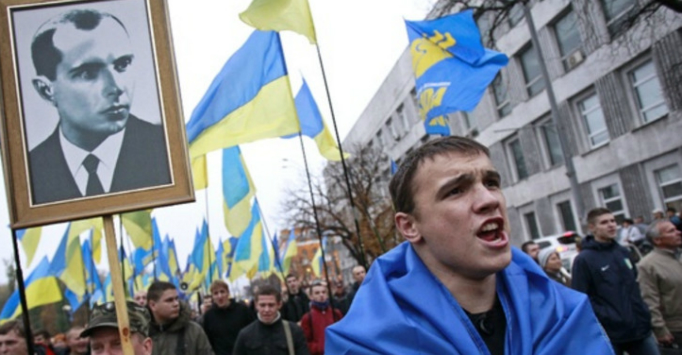 Η αντίδραση του Ουκρανού νεοναζί όταν βρίσκεται στα χέρια των Τσετσένων (βίντεο)