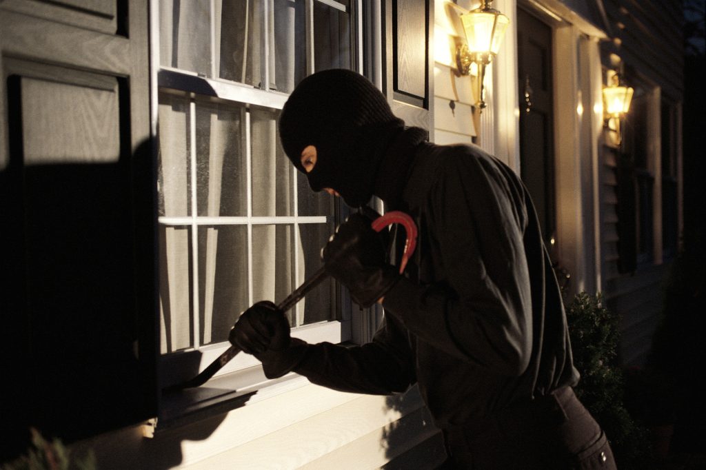 Τα σημάδια που πρέπει να ξέρετε: Έτσι θα καταλάβεις αν κλέφτες παρακολουθούν το σπίτι σου