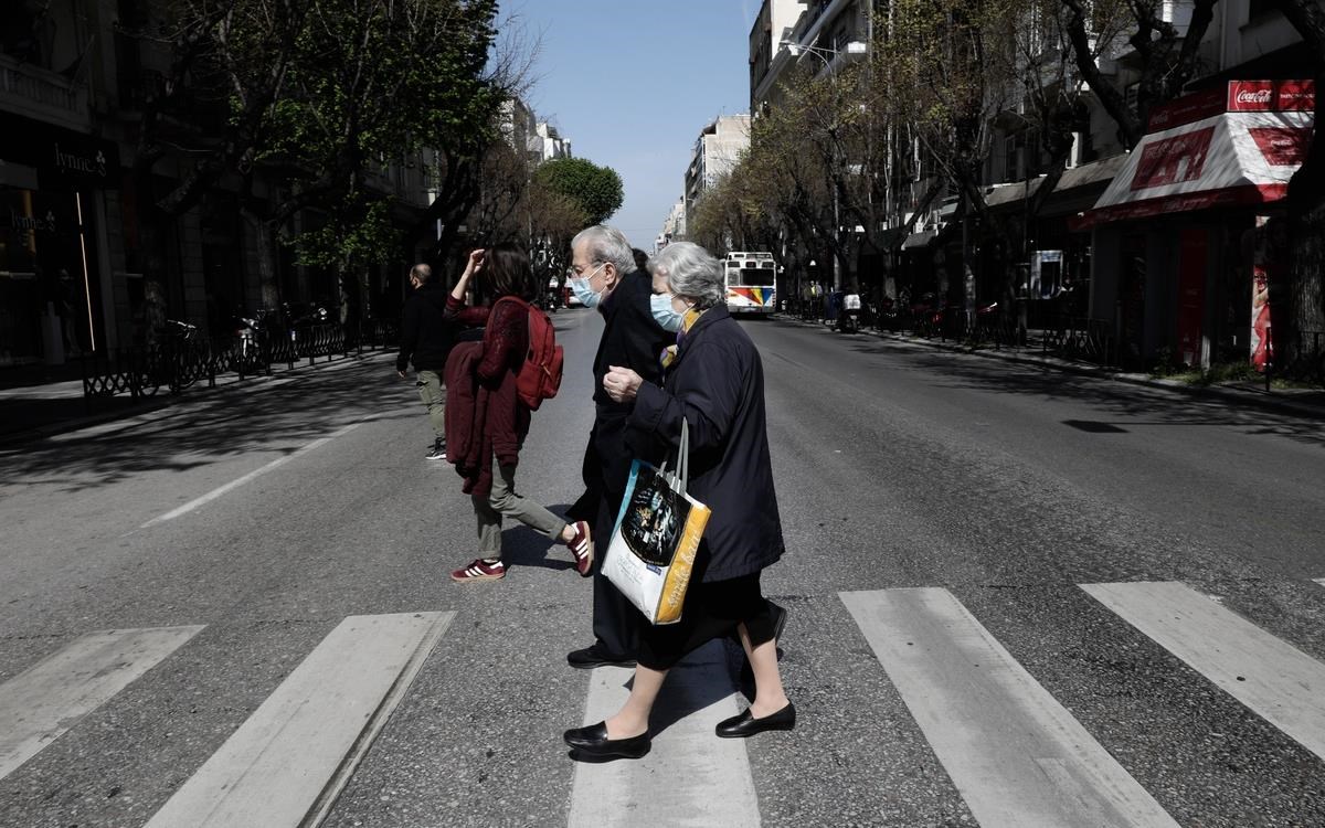 Γ.Μαγιορκίνης: «Σταδιακά μέχρι το καλοκαίρι θα καταργηθεί η υποχρεωτική χρήση μάσκας στους εσωτερικούς χώρους»