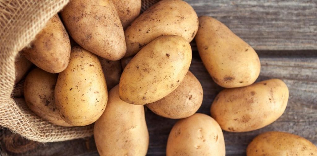 Αυτά είναι τα οφέλη που έχει για την υγεία ο χυμός πατάτας (βίντεο)