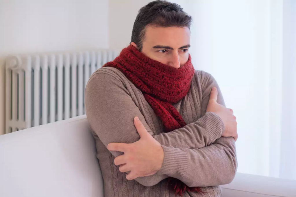 Μήπως αισθάνεστε συνεχώς ότι κρυώνετε; – Δείτε τι μπορεί να συμβαίνει