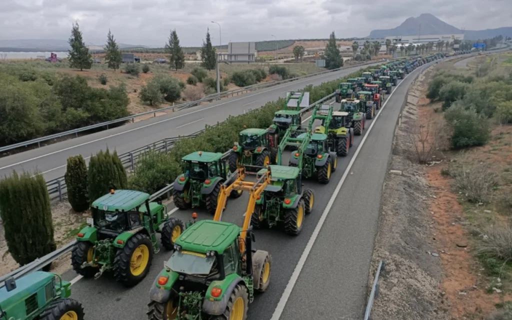 Ισπανία: 150.000 αγρότες βγήκαν στους δρόμους και διαδηλώνουν για τις αυξημένες τιμές των καυσίμων (βίντεο)