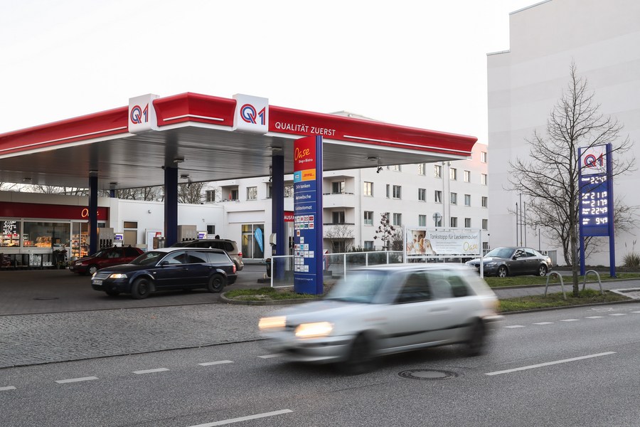 Ρώσος πρέσβης στο Βερολίνο: «Δεν έχετε εναλλακτικές στο ρωσικό φ.α. – Ο κόσμος που πληρώνει 2 ευρώ βενζίνη το καταλαβαίνει»