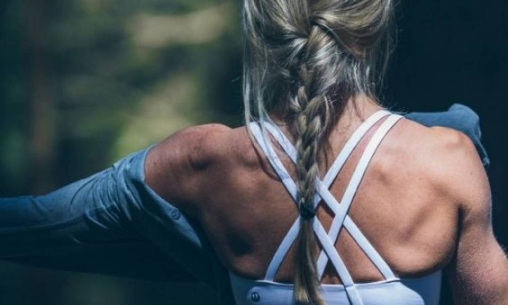 Σημάδια αποσμητικού στα ρούχα σου; – Εξαφάνισε τα με αυτόν τον έξυπνο τρόπο