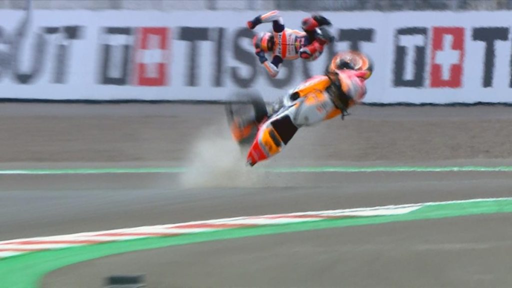 Χάος στο MotoGP: Ατύχημα-σοκ για τον Μ.Μάρκεθ – Άργησε ο αγώνας λόγω κεραυνών στην πίστα (βίντεο)