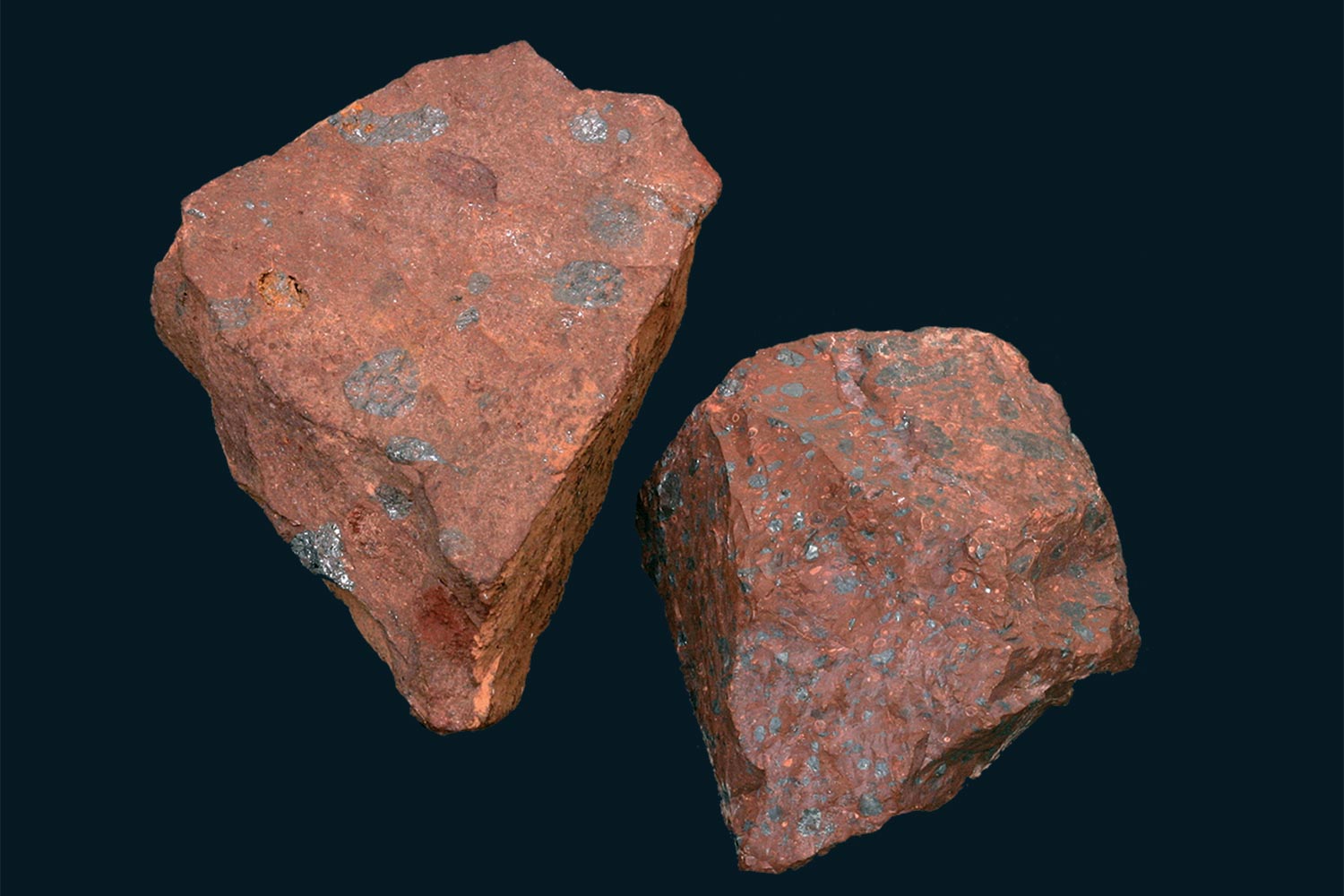 Η Αυστραλία ανακοίνωσε πώς απαγορεύει τις εξαγωγές αλουμίνας και βωξίτη στη Ρωσία