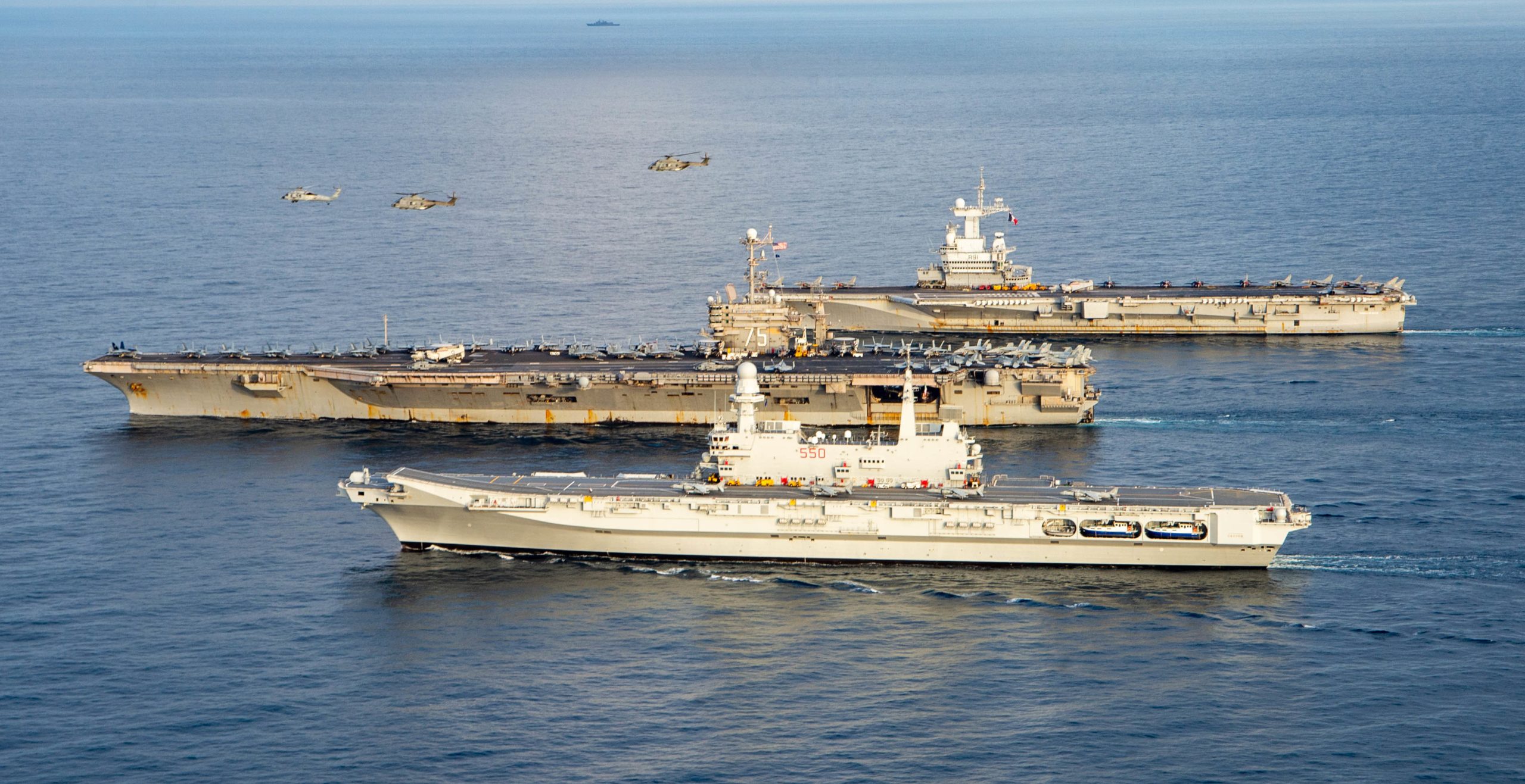 Ιόνιο: Αεροπλανοφόρα από ΗΠΑ, Γαλλία και Ιταλία πλέουν μαζί – Βίντεο