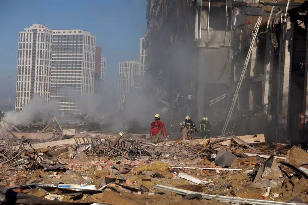 Μόσχα: Αποθήκη πυρομαχικών το εμπορικό κέντρο  στο Κίεβο που επλήγει το βράδυ της Κυριακής