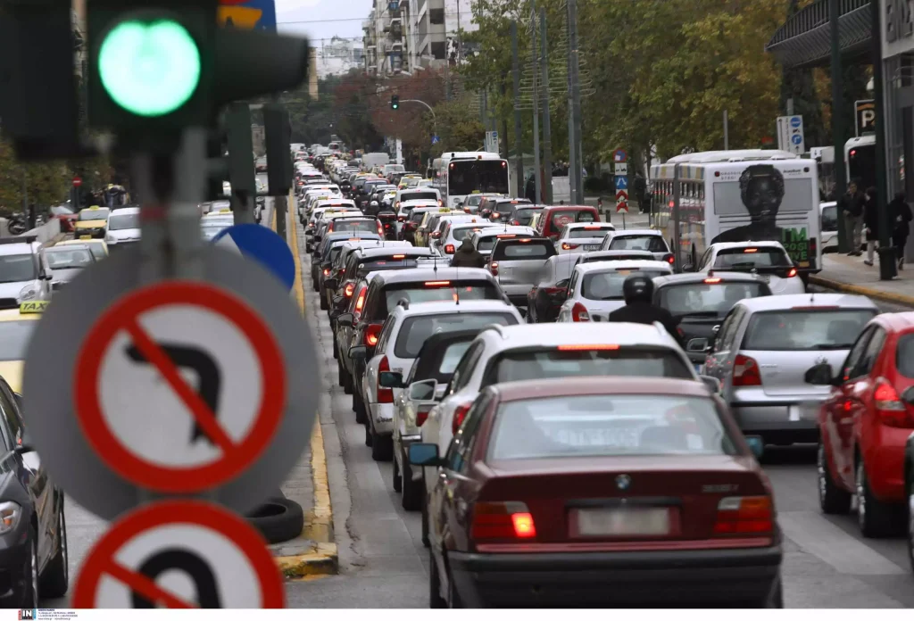 Μποτιλιάρισμα στο κέντρο της Αθήνα λόγω πορείας της ΠΟΕΔΗΝ