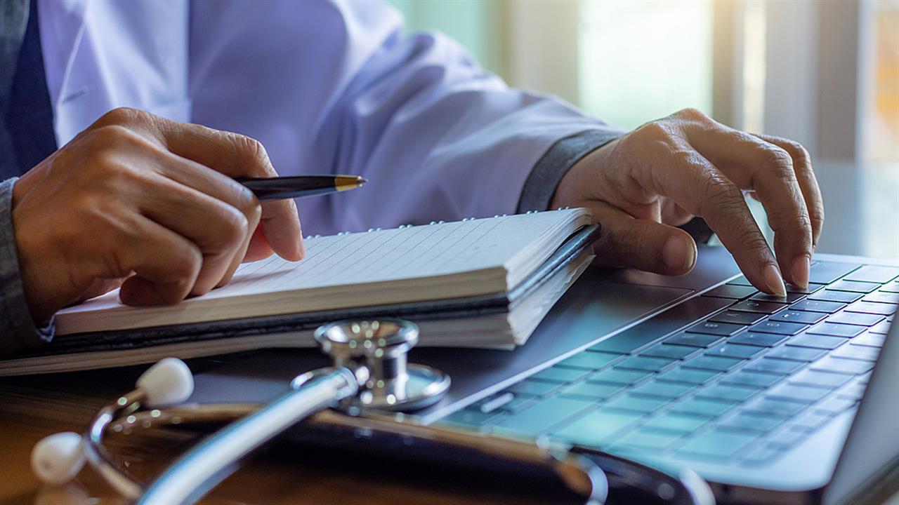 Εξετάζονται εξαιρέσεις στη συνταγογράφηση των ανασφάλιστων σε δημόσιες δομές