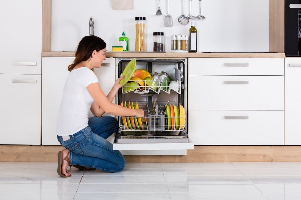 Καλύτερα να το σταματήσεις: Το μεγάλος λάθος που κάνεις με το πλυντήριο πιάτων