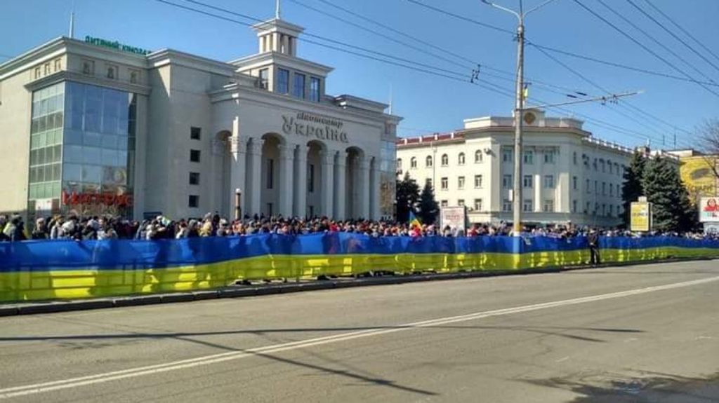 Ουκρανία: Διαδήλωση στη Χερσώνα διαλύεται με «πυρά στον αέρα» και χειροβομβίδες κρότου-λάμψης