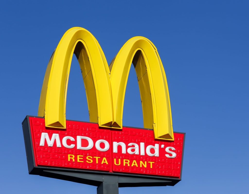 McDonald’s: Έφτασαν στο σημείο να κάνουν μήνυση σε μια… ολόκληρη πόλη!