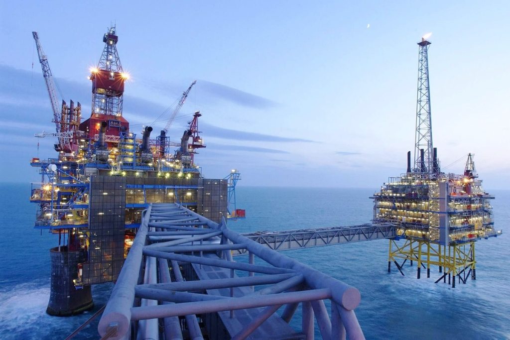 Total: Η γαλλική εταιρεία σταματά την αγορά πετρελαίου από τη Ρωσία