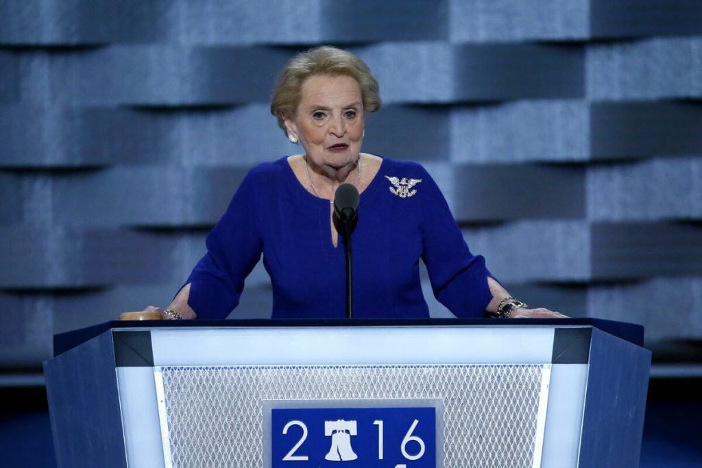 Μαντλίν Ολμπράιτ: Πέθανε η πρώην ΥΠΕΞ των ΗΠΑ – Υπεύθυνη για επέκταση του ΝΑΤΟ και βομβαρδισμό της Σερβίας