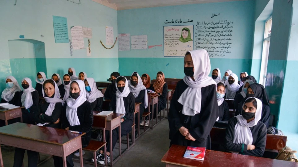 Αφγανιστάν: Οι Ταλιμπάν κλείνουν τα γυμνάσια και τα λύκεια θηλέων και στις ΗΠΑ σιωπή…