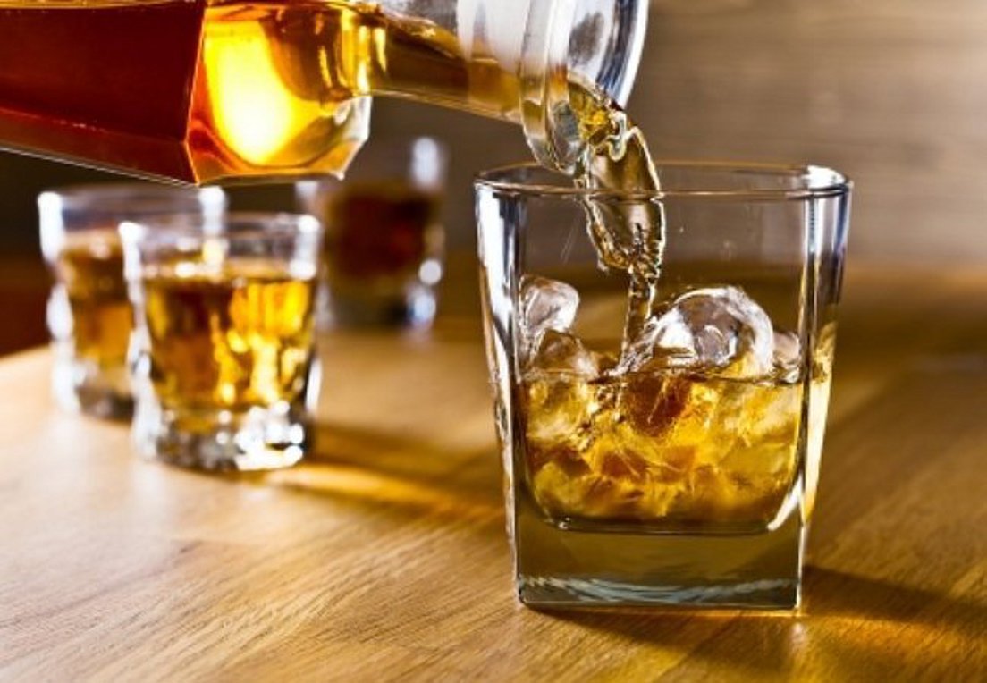 Νέα μελέτη: Αυξήθηκαν κατά 25% οι θάνατοι από αλκοόλ στην πανδημία