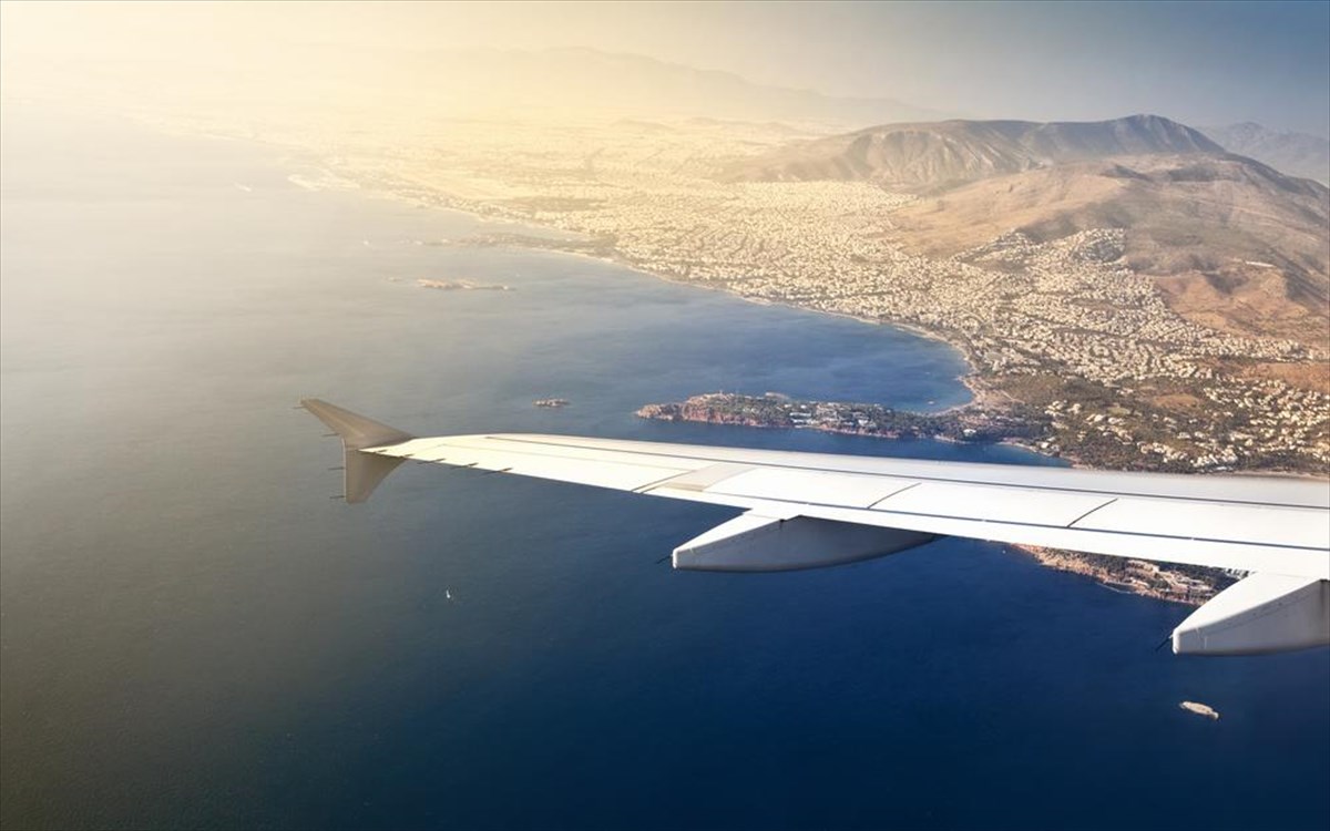 Βουλγαρία: 16χρονος πιλότος ξεκινά τον γύρο του κόσμου με ένα μικρό αεροπλάνο (φώτο)