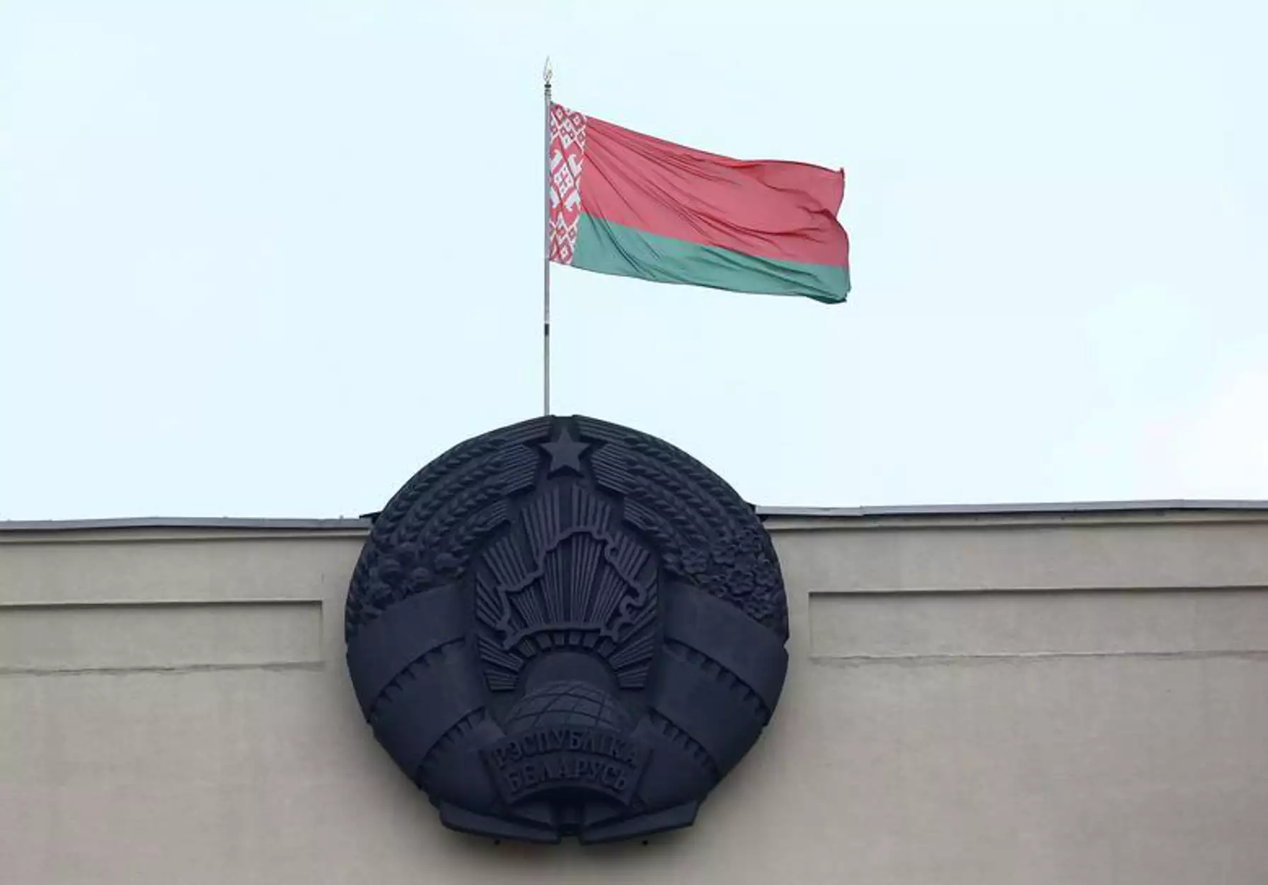 Λευκορωσία: Ζητά από Ουκρανούς διπλωμάτες να εγκαταλείψουν την χώρα – Κλείνει το ουκρανικό προξενείο