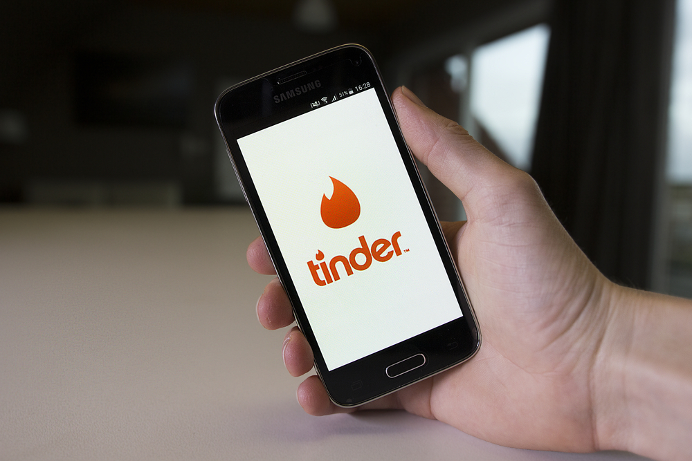 O «Tinder Swindler» της Ελλάδας: Άνδρας παρίστανε τον Κ.Αργυρό για να του στέλνουν φωτογραφικό υλικό νεαρές κοπέλες