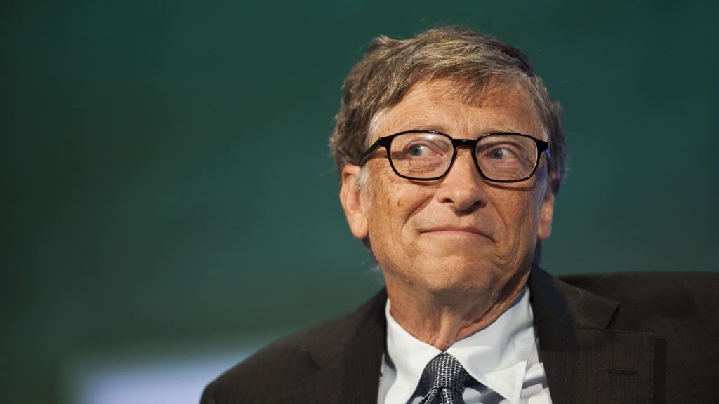 Bill Gates: Aυτά είναι τα τρία πράγματα που έχει πάντα στο γραφείο του