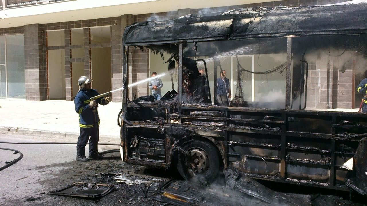 Ελευθέριος Βενιζέλος: Μηχανή λεωφορείου «τυλίχθηκε» στις φλόγες