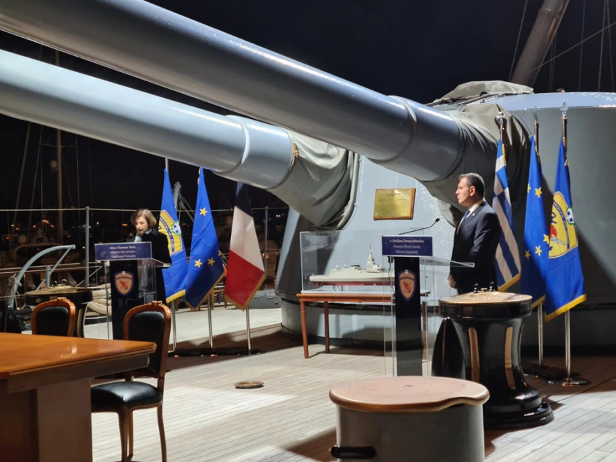 Υπογράφηκαν στο θωρηκτό «Αβέρωφ» οι συμβάσεις  για τις 3 φρεγάτες FDI και τα 6 Rafale