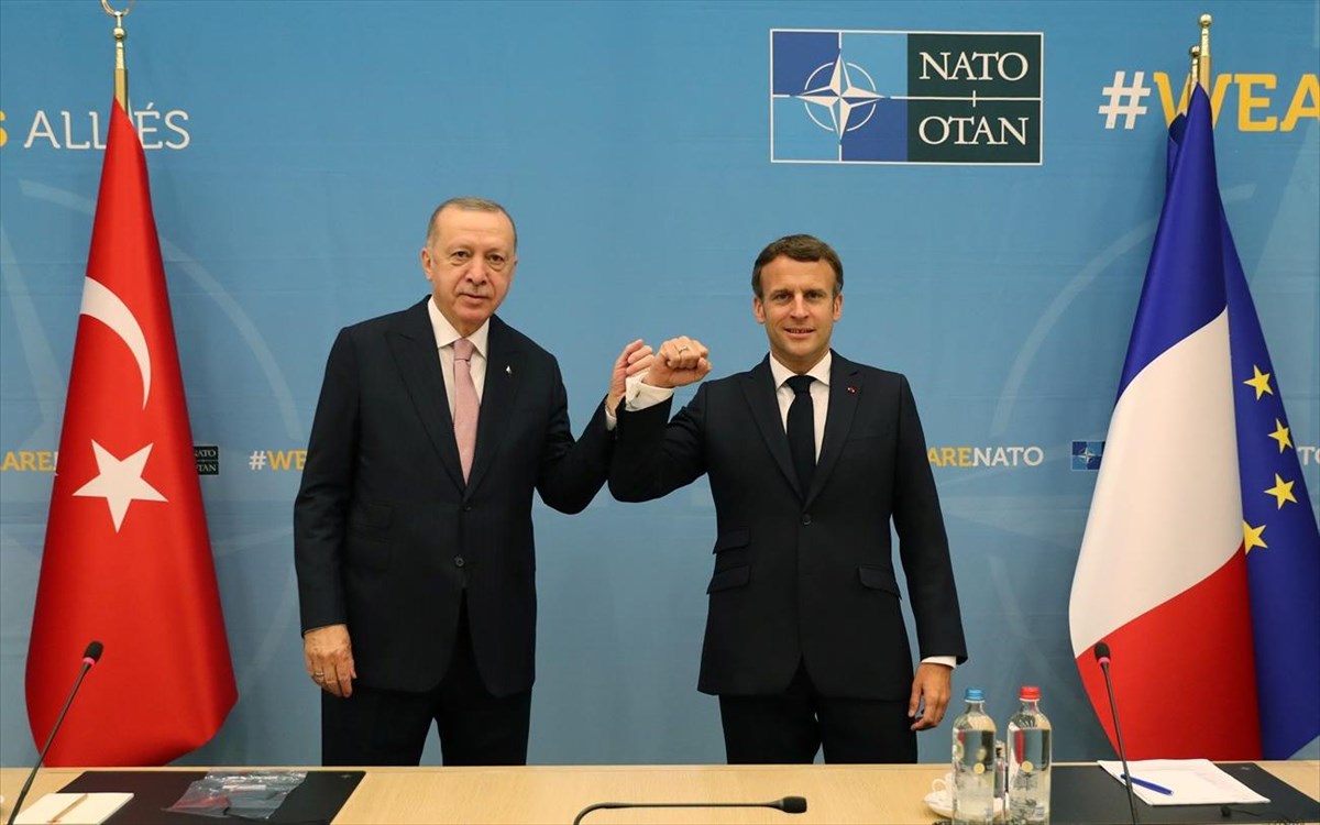 Συνάντηση Ε.Μακρόν – Ρ.Τ.Ερντογάν στο περιθώριο της έκτακτης Συνόδου Κορυφής του ΝΑΤΟ