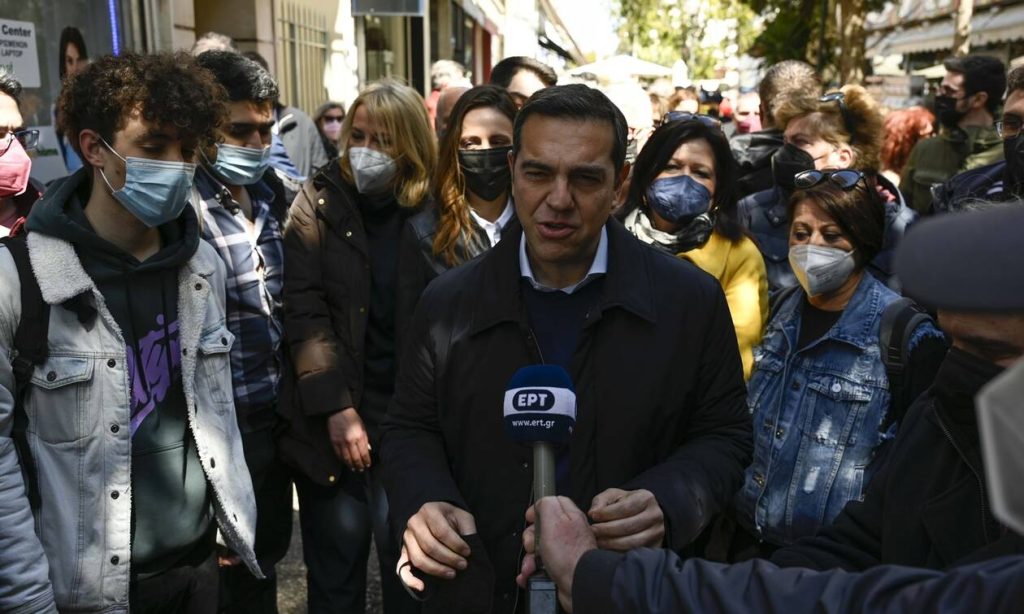 Στο Αιγάλεω ο Αλέξης Τσίπρας: «Οι πολίτες 7 μήνες πληρώνουν 1,5 δισ. την ακρίβεια Μητσοτάκη» (φώτο)
