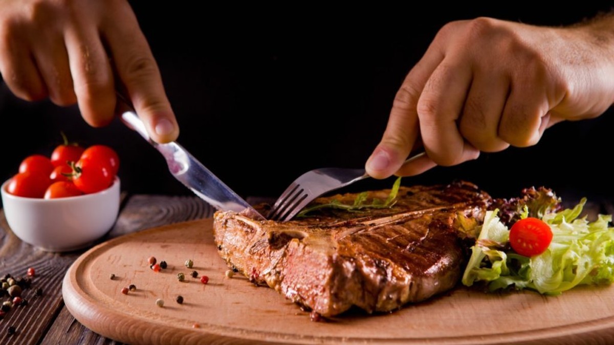 Τι θα συμβεί στο σώμα μας αν δεν φάμε κρέας για έναν χρόνο;