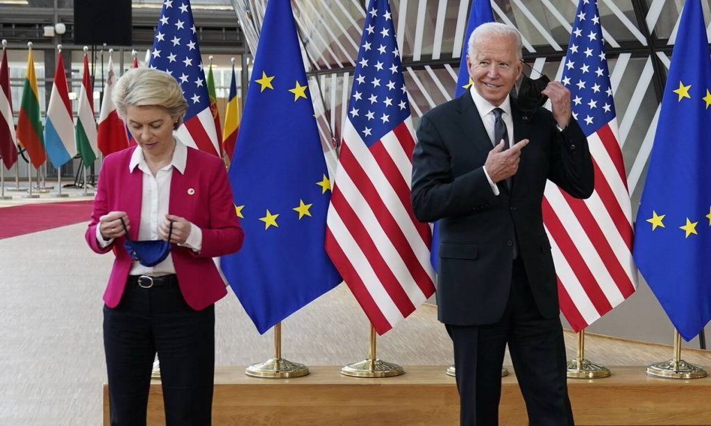 Σύνοδος Κορυφής ΕΕ: Ο Τζο Μπάιντεν συναντάται με την Ούρσουλα φον ντερ Λάιεν