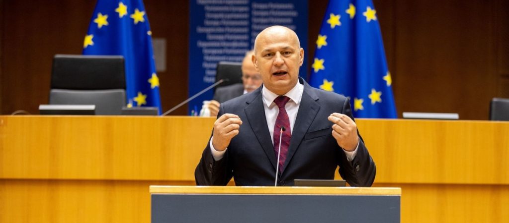 Χαμός στην ευρωβουλή: «Είσαι δικτάτορας του χείριστου είδους» είπε Κροάτης ευρωβουλευτής στον Τ.Τριντό