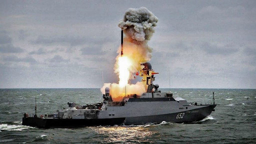 Βίντεο: Εκτόξευση πυραύλων cruise Kalibr από ρωσικά πλοία