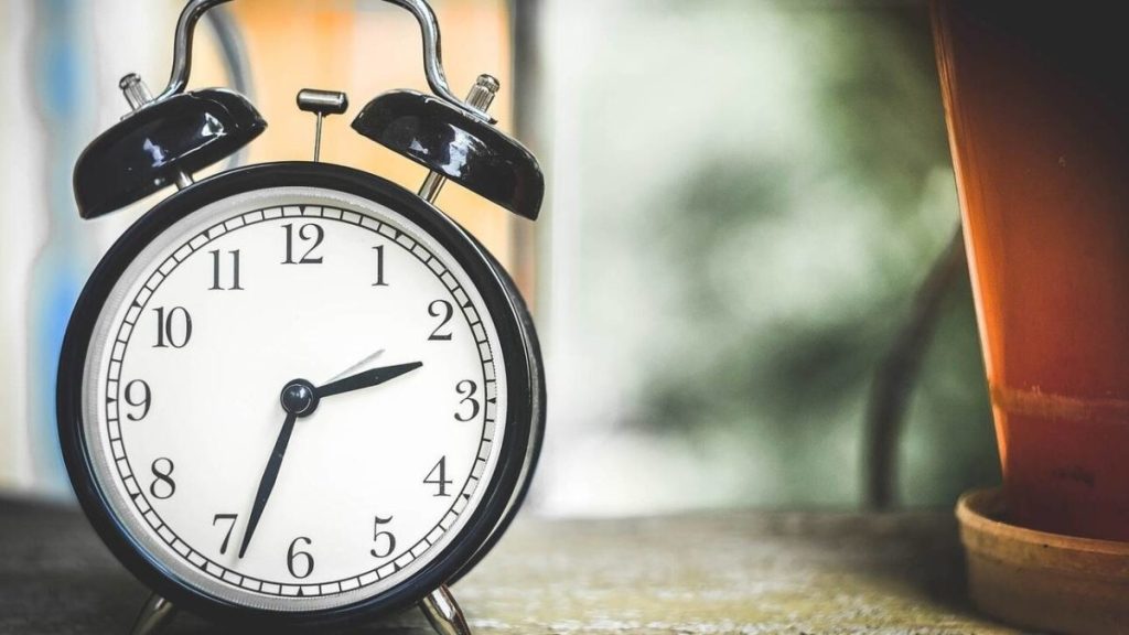 Χαμός στο Twitter με την αλλαγή της ώρας: «Μια ώρα μπροστά μισό αιώνα πίσω»