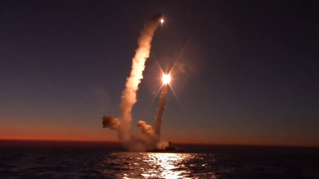 Ρωσία: «Ποιους στόχους πλήξαμε με βαλλιστικούς πυραύλους και βλήματα cruise στη Λβιβ της δυτικής Ουκρανίας»