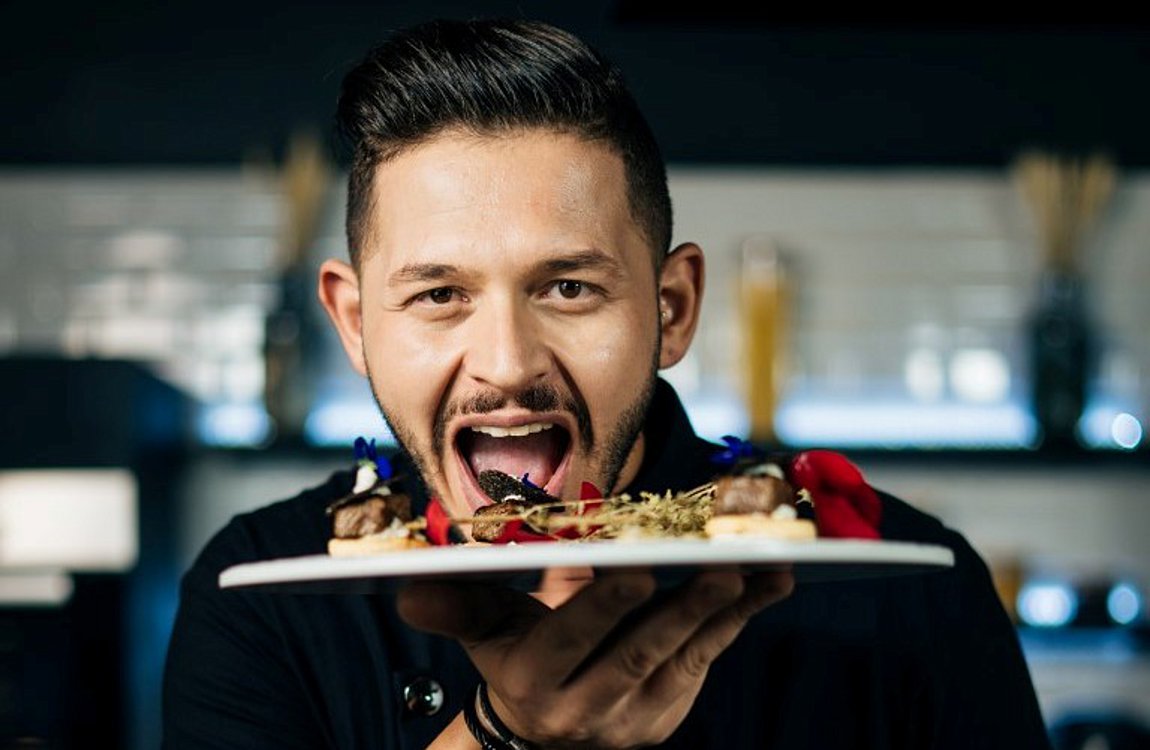 Αλέξανδρος Σπέρχος: Από τα Καλάβρυτα ο πρώτος σεφ που μετέτρεψε τα πιάτα του σε κρυπτονομίσματα