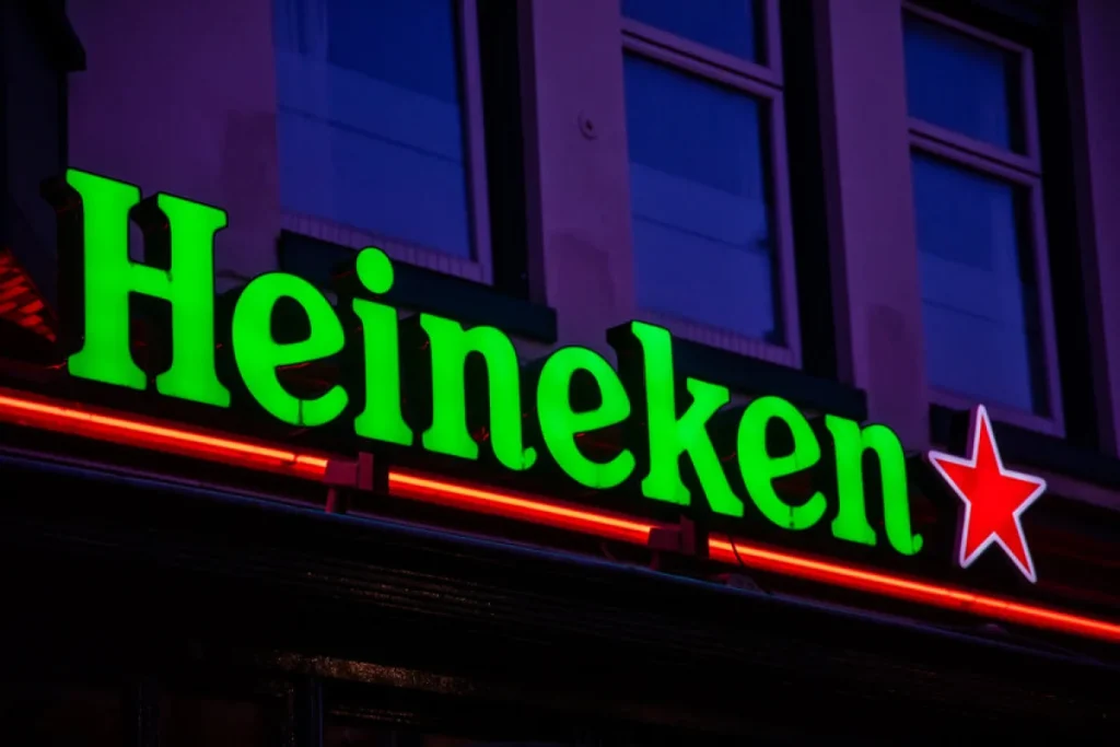 Η Heineken αποσύρει τις επιχειρηματικές δραστηριότητές της από τη Ρωσία