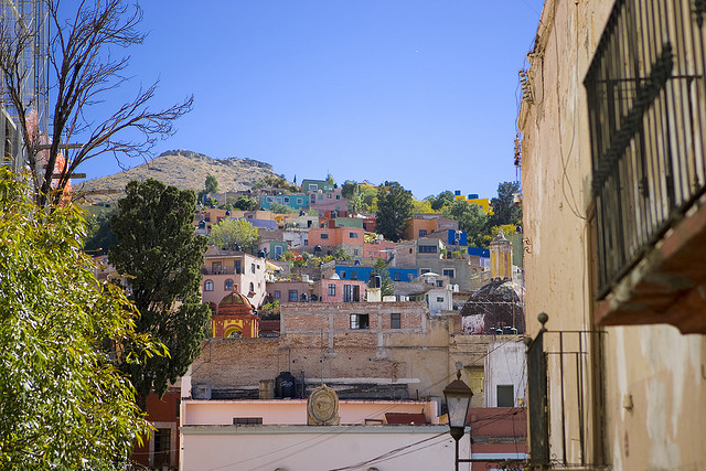 Εντυπωσιακές εικόνες από την πόλη των χρωμάτων – Δείτε που βρίσκεται